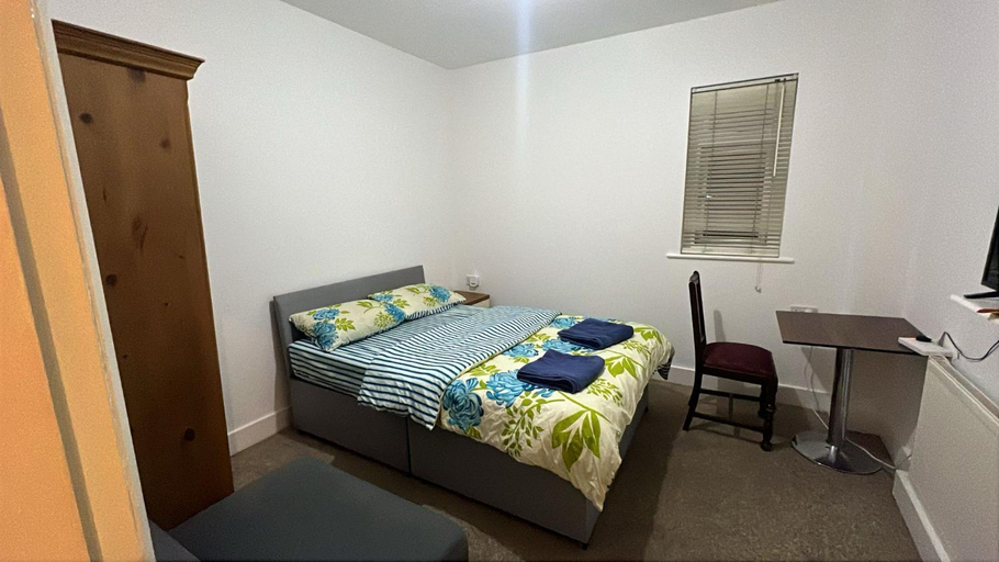 Others 4, Greenwich Homestay, London