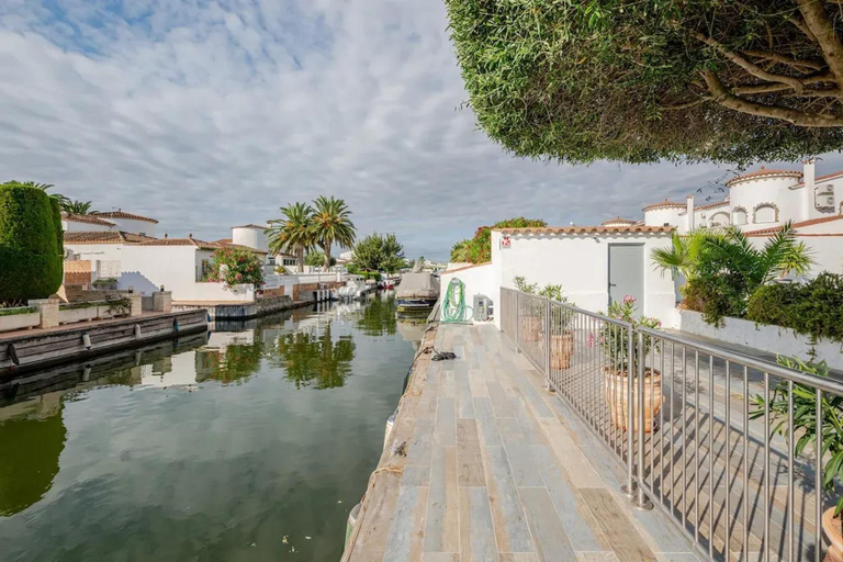 3, Welcoming villa in Empuriabrava with private pool, Girona