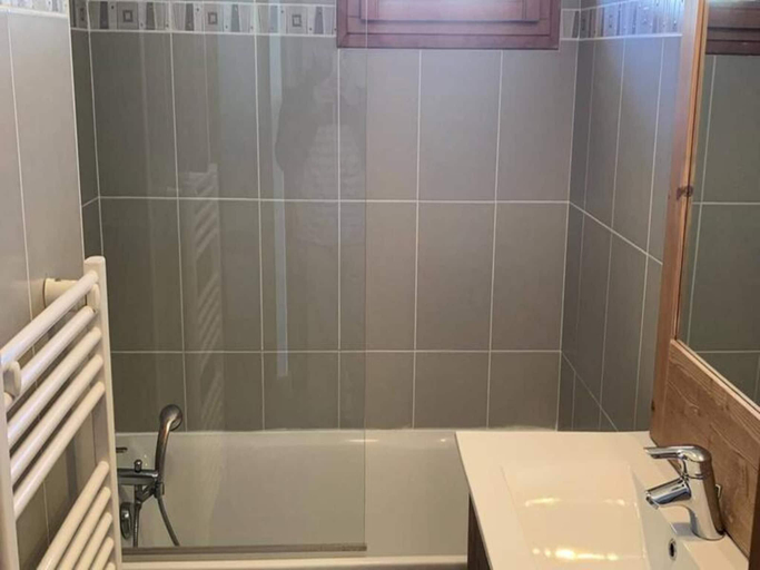 Bathroom, Apartment in Vars near Ski Slopes, Hautes-Alpes