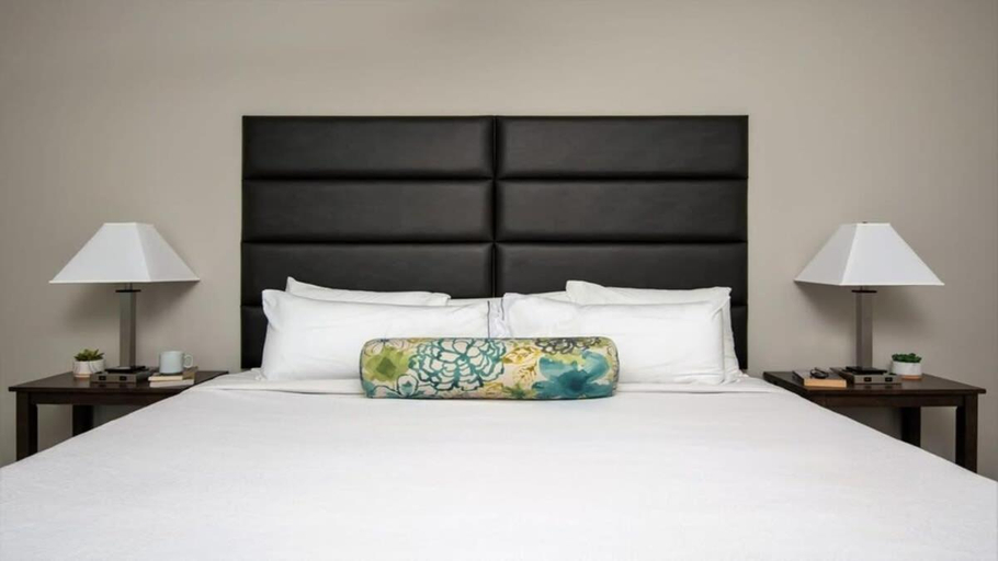 Bedroom 3, CozySuites - Remi, Dallas