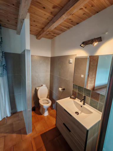 Bathroom 3, Case Lenaron Les Cases de Langevin, Saint-Joseph