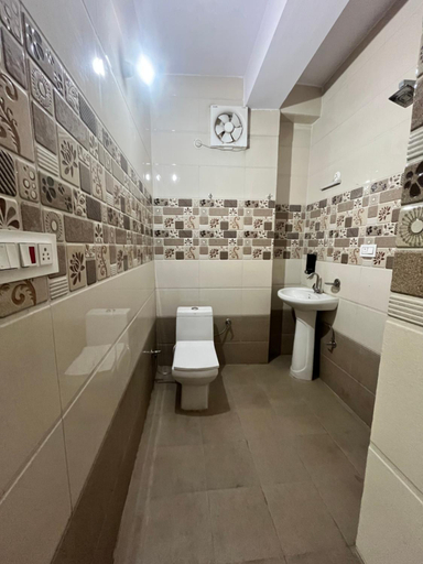 Bathroom 2, Wonder View, Shimla
