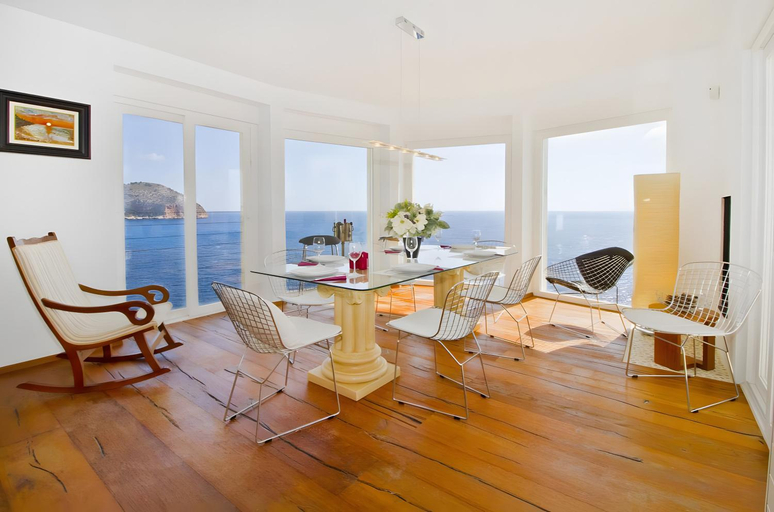 Others 2, Villa Blanca, Baleares