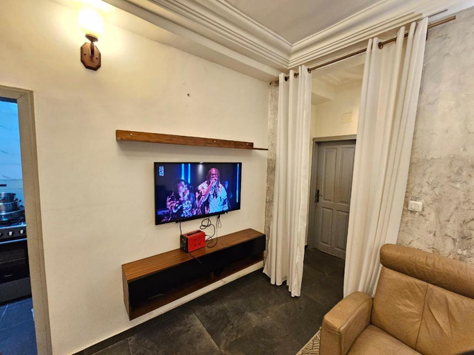 Others 4, Residence MONTHE, Wouri