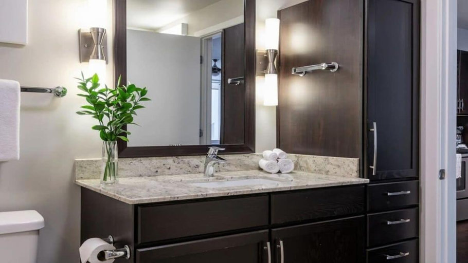Bathroom, CozySuites - Remi, Dallas