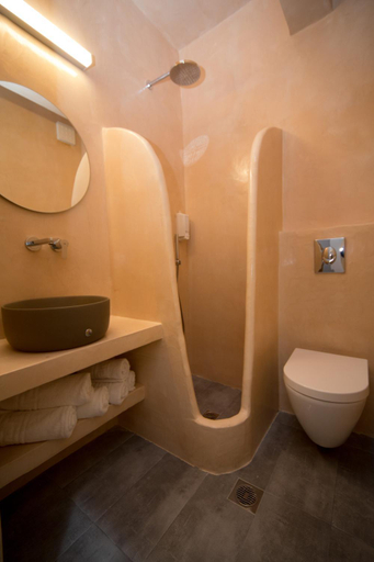 Bathroom 3, Markakis Studios Fira Town, South Aegean
