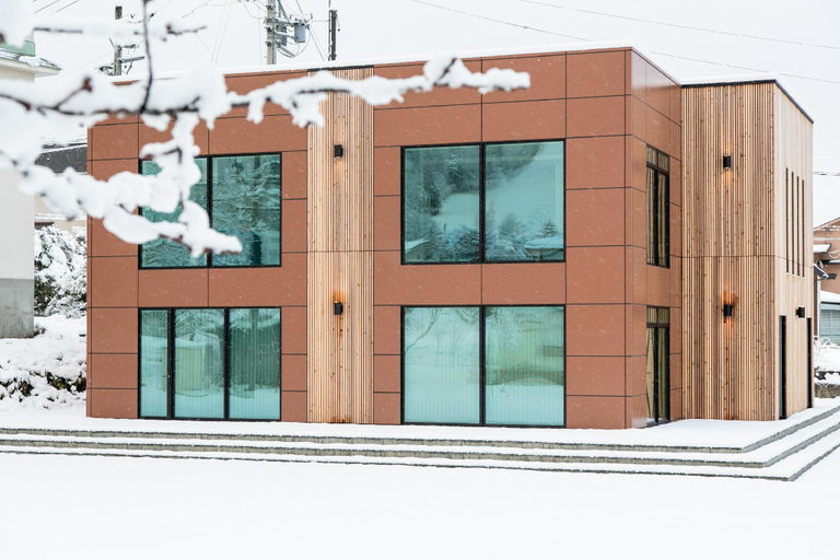 Exterior & Views