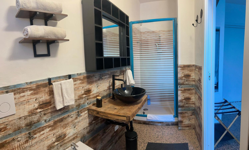 Bathroom 3, Rossella alla Villarella dei Tulipani, Asti