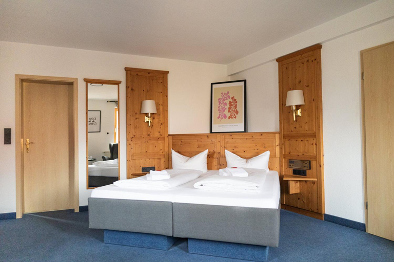 Bedroom 2, Gasthof zum goldenen Schiff - Klassikzimmer Ruhe, Kitzingen