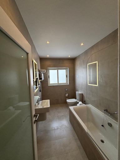 Bathroom 4, Osborne Hotel