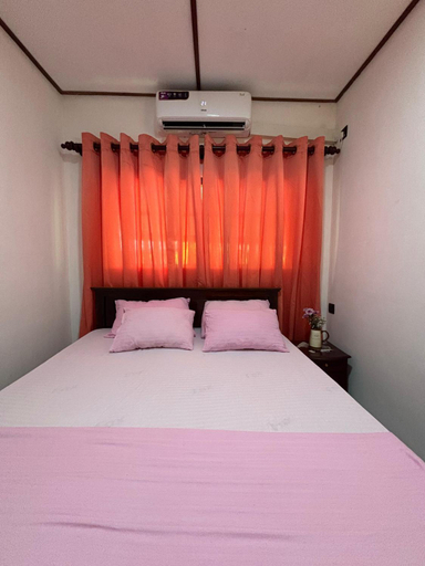 Bedroom 2, River 's Edge , Galle Four Gravets