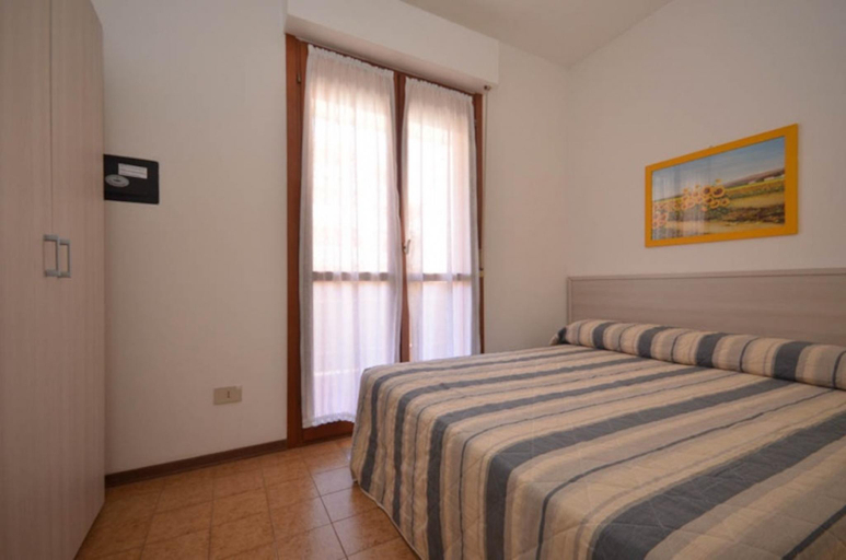 Bedroom, Family friendly apartment with shared outdoor pool by Beahost Rentals, Venezia