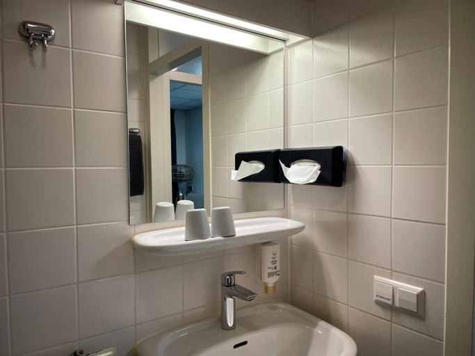 Bathroom 2, Hotel Willemstad - kleinschalig hotel, Moerdijk