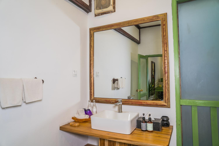 Bathroom 4, BAAN SAMSA, Luang Prabang