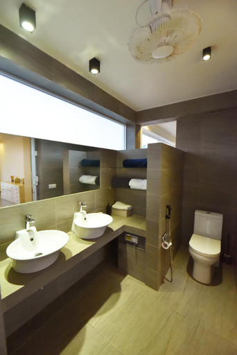 Bathroom 5, Breeze And Tide Villa Hikkaduwa, Hikkaduwa