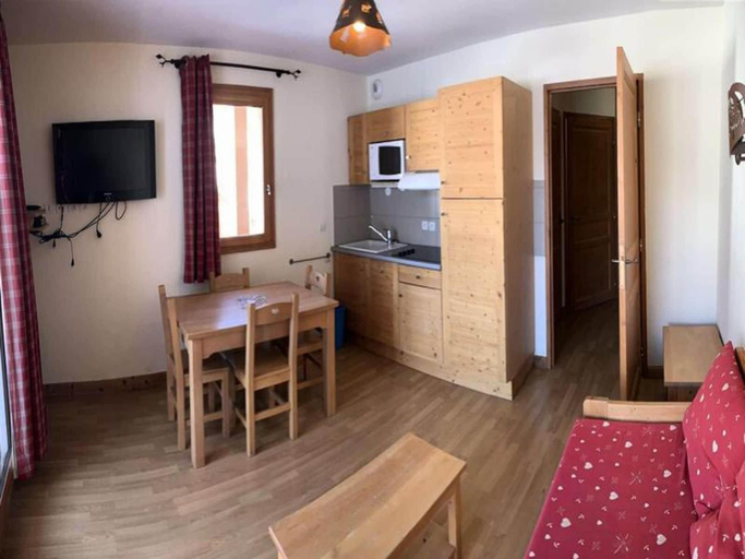 Others 4, Apartment in Vars near Ski Slopes, Hautes-Alpes