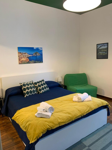 Others 5, La finestra su Napoli, Napoli