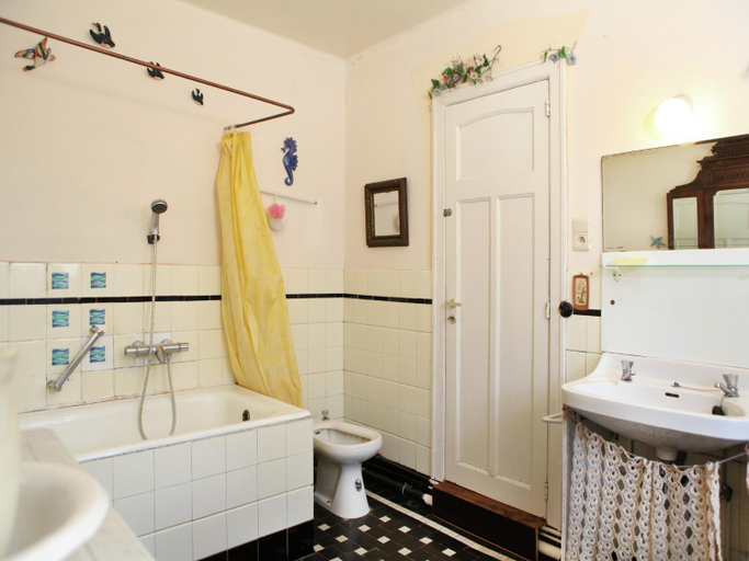 Bathroom 3, Mansion in Ruiselede Doomkerke, West-Vlaanderen
