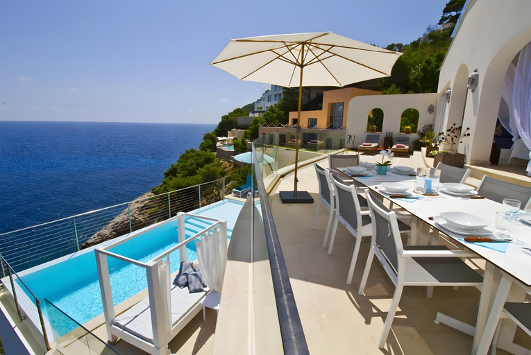 Others 4, Villa Blanca, Baleares