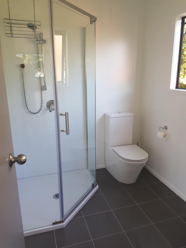 Bathroom 3, Tidewater Motel & Tourist Park, Thames-Coromandel