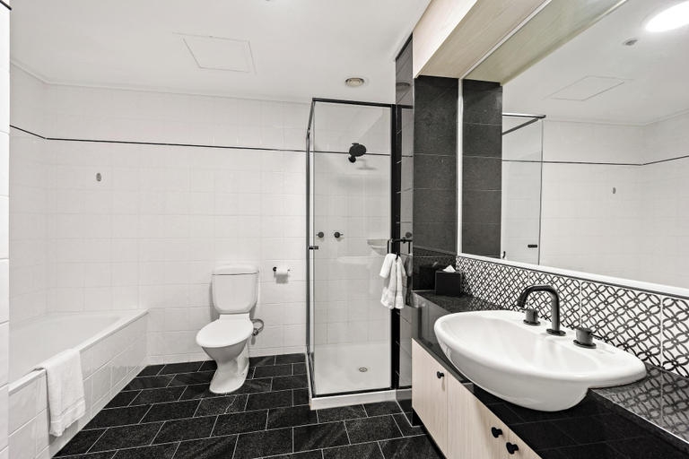 Bathroom 3, Melbourne City Suites, Melbourne