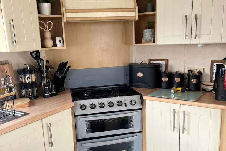 Facilities, 2 Bedroom Caravan - Sleeps 6 - Parking Seaside, Conwy