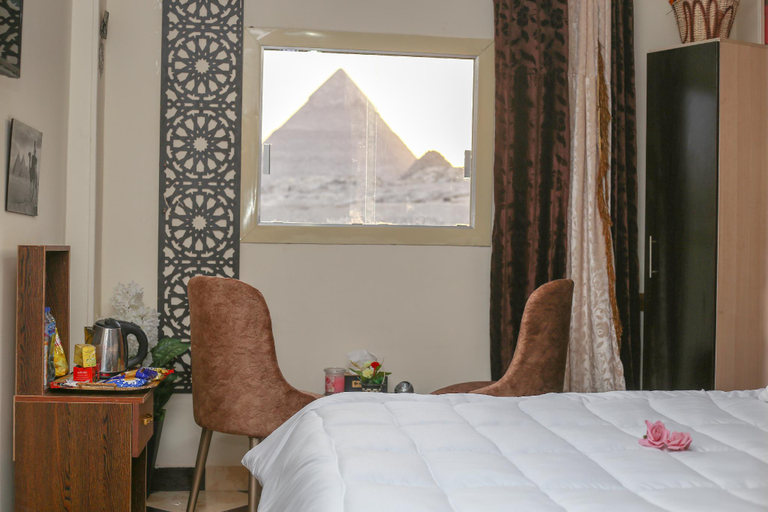 Bedroom 3, Pyramids light show , Al-Ahram
