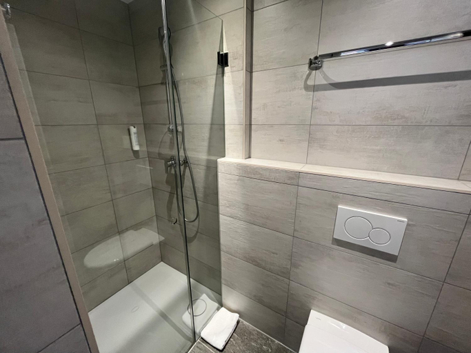 Bathroom 4, Hotel Drei Konige, Plessur