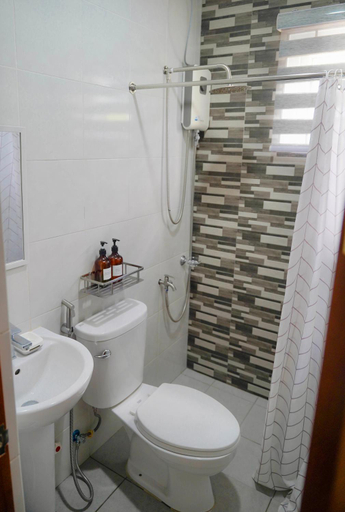 Bathroom, Max n' Fe , Iriga City
