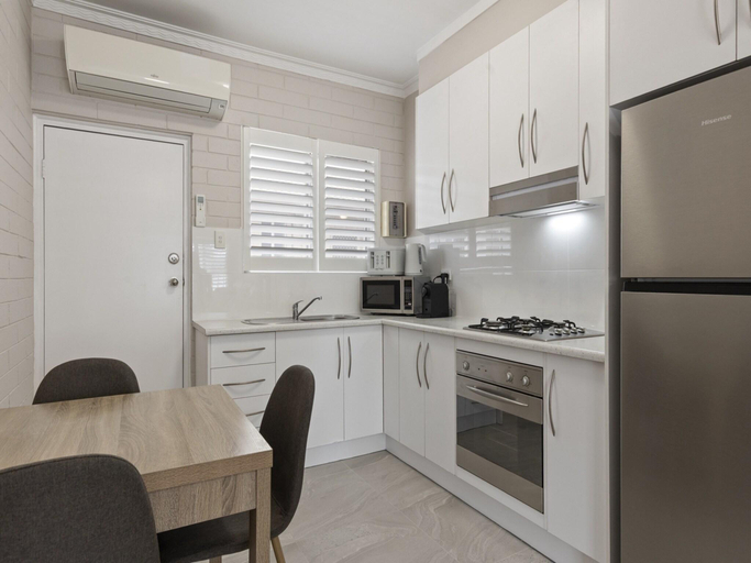 4, Bright 2-bed Apartment Steps From Largs Bay Beach, Adelaide