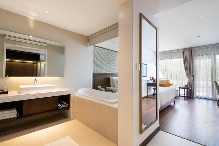 Bathroom 2, Hoang Ngoc Beach Resort, Phan Thiết