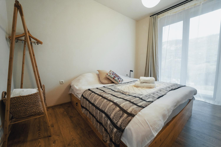 Bedroom 2, Villa Khatosi, Oni