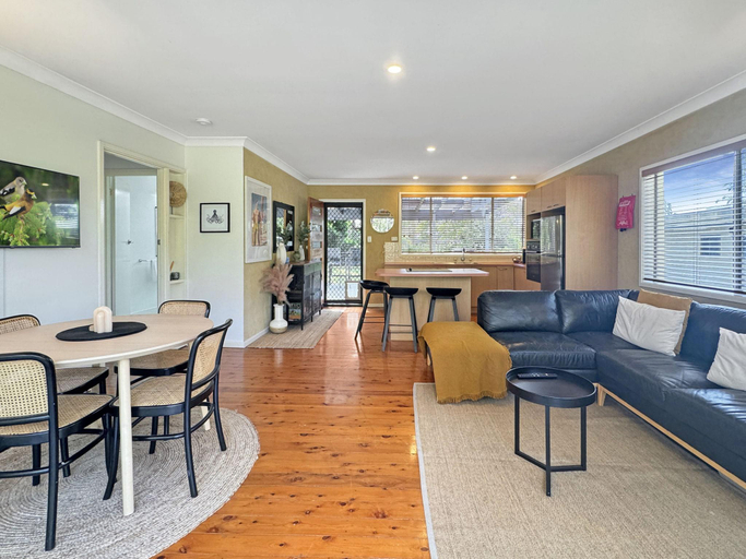 4, Pet-Friendly 2-Bed Beach House with Garden BBQ, Eurobodalla