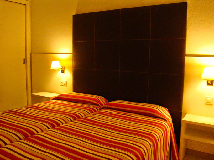 Bedroom 2, Aparthotel Club Simo, Baleares