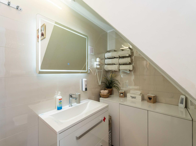 Bathroom 2, Apartment Neve - Two Bedroom Apartment, Dubrovnik