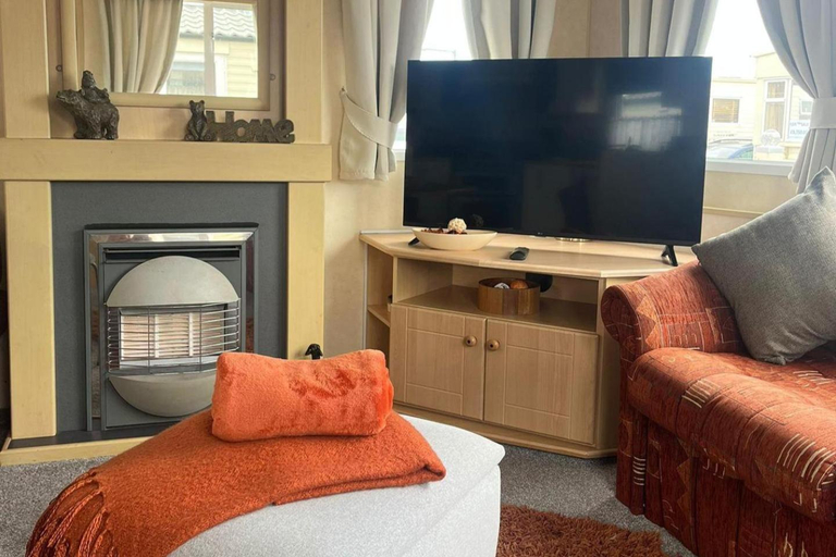Shared lounge/TV area