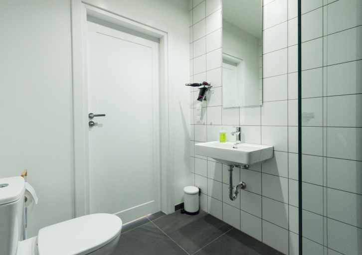 Bathroom 3, Garden Gates and Sadowa Apartments, Gdańsk City