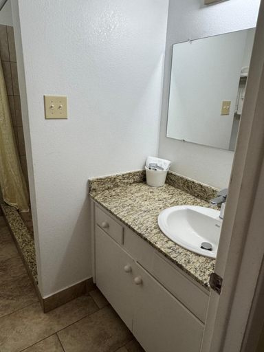 Bathroom 3, Choice Inn, Curry