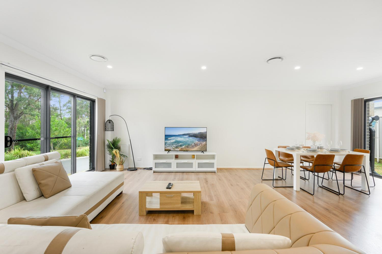 5, Kellyville Spacious Modern House | Park&Lake, Baulkham Hills - North