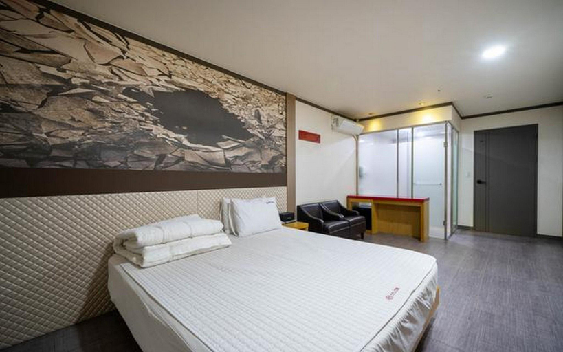Bedroom 2, Busan Seomyeon Blooming Hotel, Busanjin
