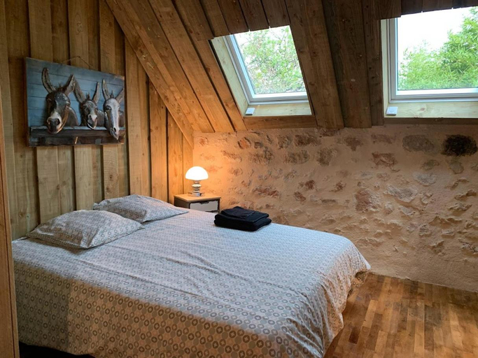 Bedroom 2, Chambres d hote a la ferme des Buttons, chambre Iris, Indre
