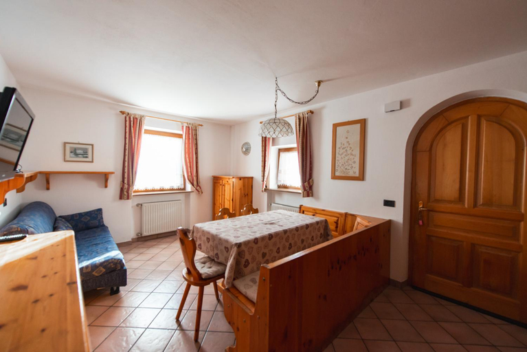 Bedroom 2, Appartamenti Majon Ladina, Trento