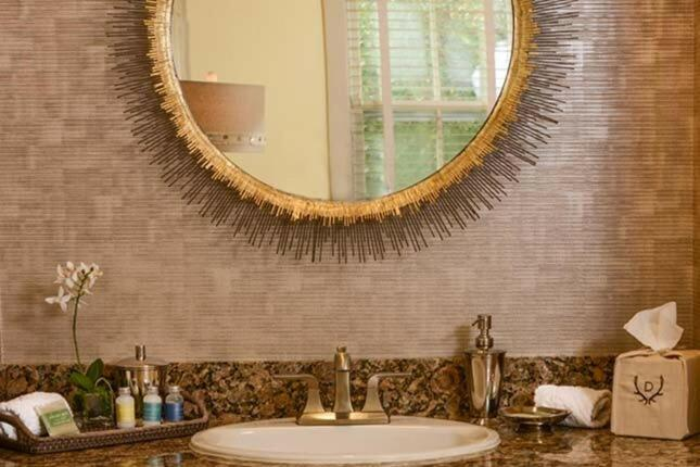 Bathroom, Deer Brook Inn, Windsor