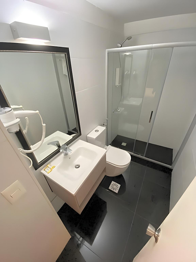 Bathroom 4, Alvear, Montevideo