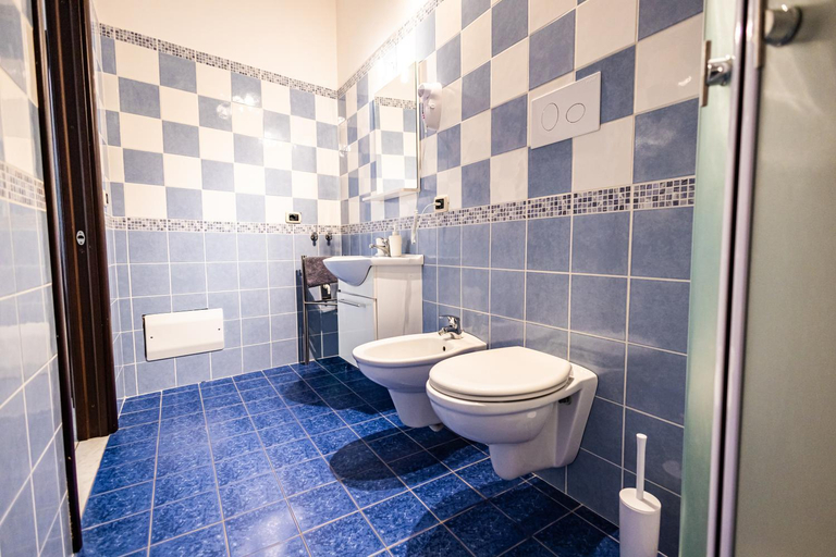 Bathroom 3, Palazzo ReSilente- B&B dell'Infopoint, Salerno