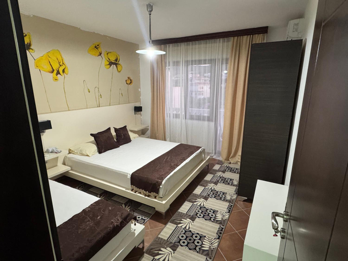 Bedroom 2, Apartments FourRoses