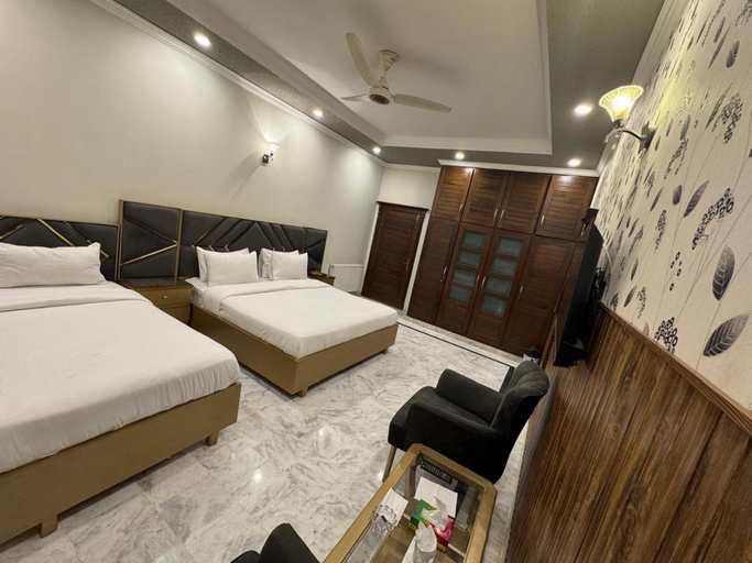 Shared lounge/TV area 3, Comfort Family Villa Islamabad, Islamabad
