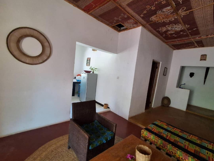 Others 4, Baraka house, Kusini