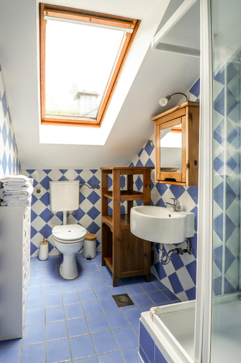 Bathroom 3, Guesthouse Trajbar Team, Zaprešić