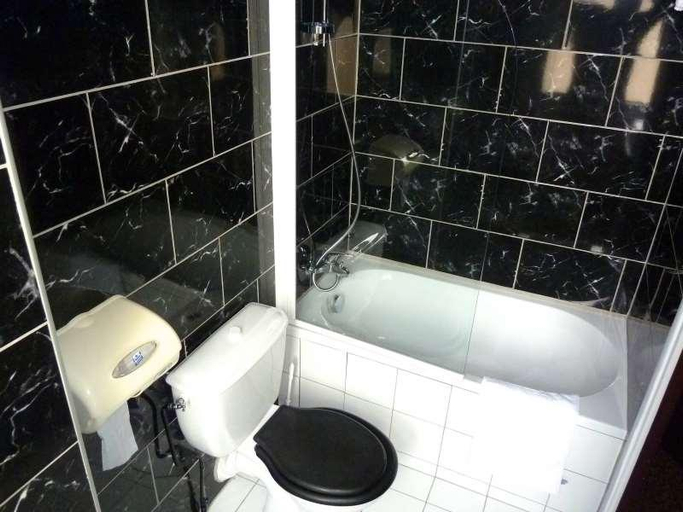 Bathroom 4, Hotel Du Helder, Rhône